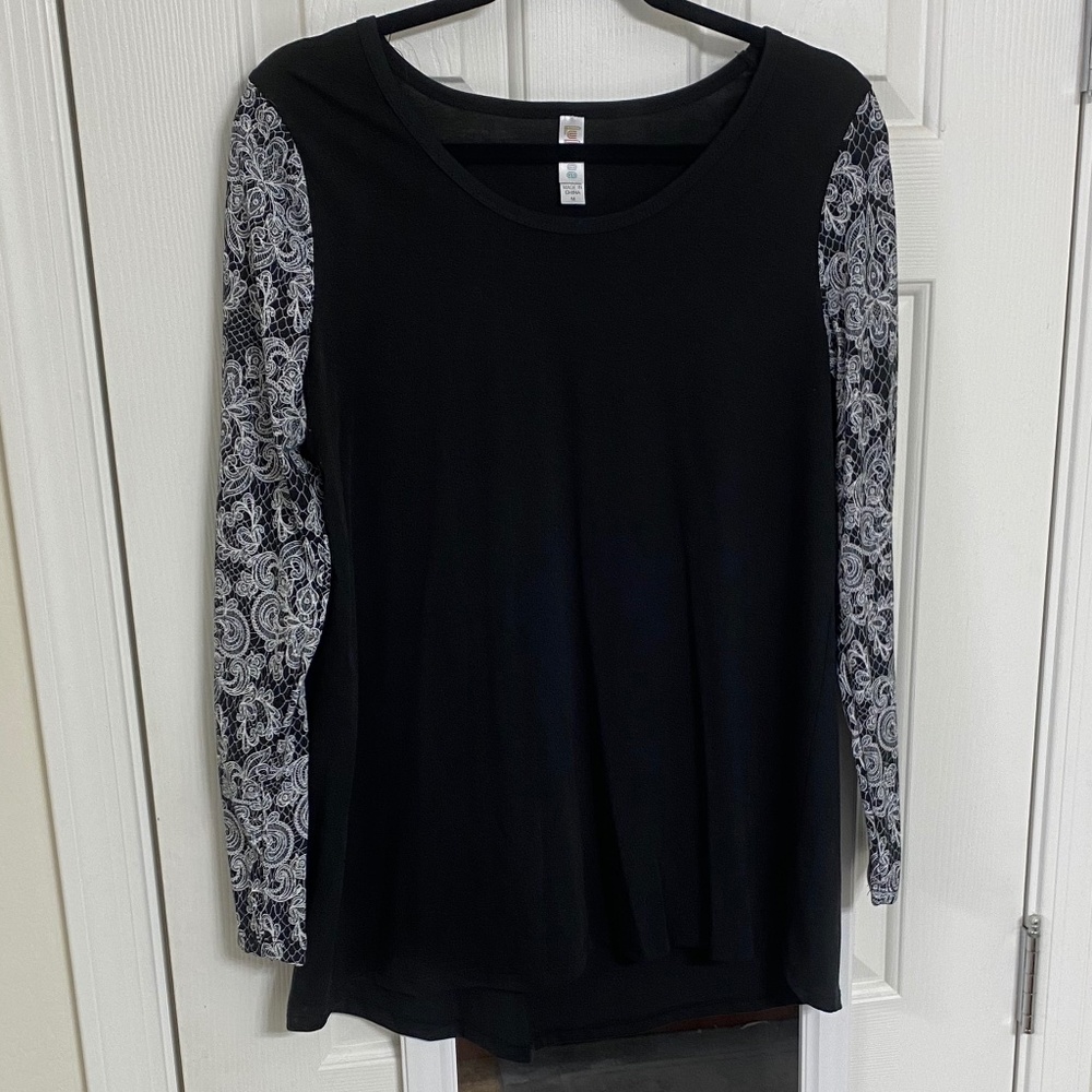 Gently Used - LulaRoe Lynnae Top (M)